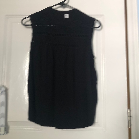 Sleeveless Blouse - Picture 2 of 3